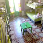 Fabrizzio's Petit Hostel *