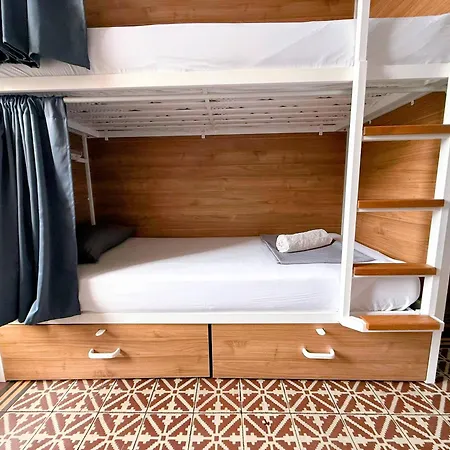 بيت شباب فابريزيو بيتيت *