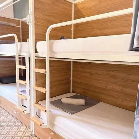 بيت شباب فابريزيو بيتيت