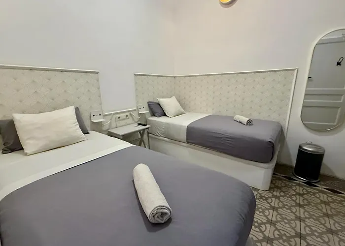 Fabrizzio's Petit Hostel