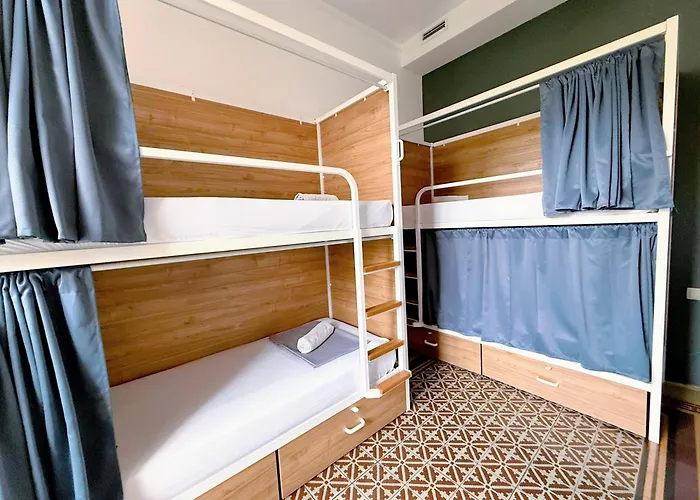 Fabrizzio's Petit Hostel *