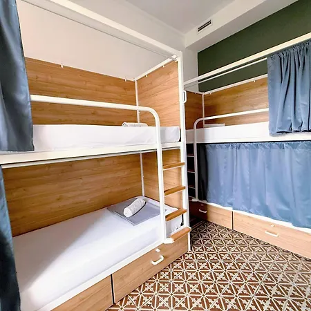 Fabrizzio's Petit Hostel *
